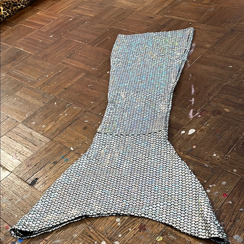 Silver HAMPTON MERMAID CO SIZE 10 girls  Mermaid Tail